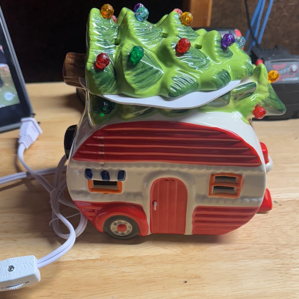 Festive Christmas Camper Wax Warmer
